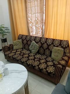 5 seater sofa in very good condition