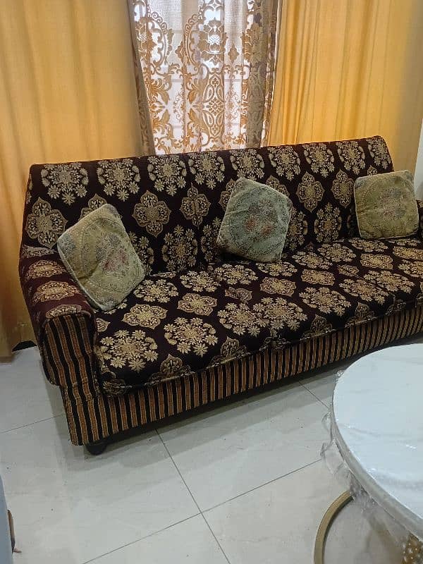 5 seater sofa in very good condition 2