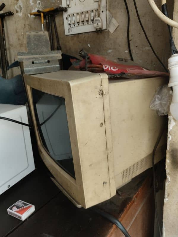 CRT monitor and old antique piece 1