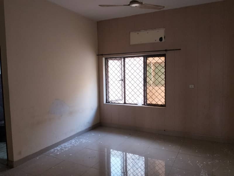 10 Marla Full Hous Available For Rent Wapda Town Ph1 Block D3 4