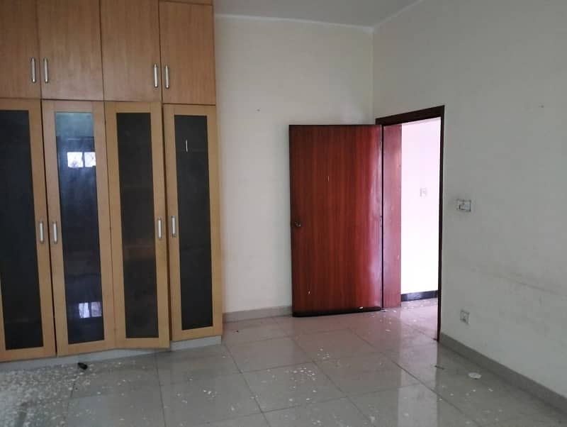 10 Marla Full Hous Available For Rent Wapda Town Ph1 Block D3 5