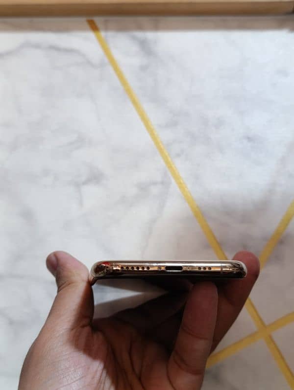 iPhone 11 pro  64gb storage 2