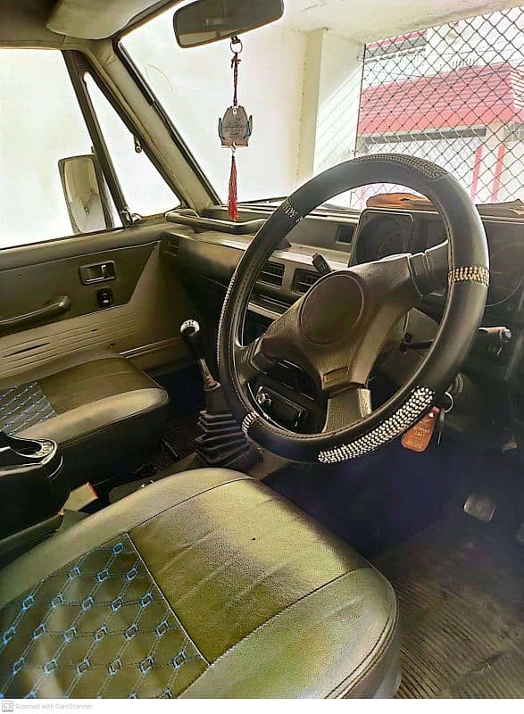 Mitsubishi Pajero 1987 14