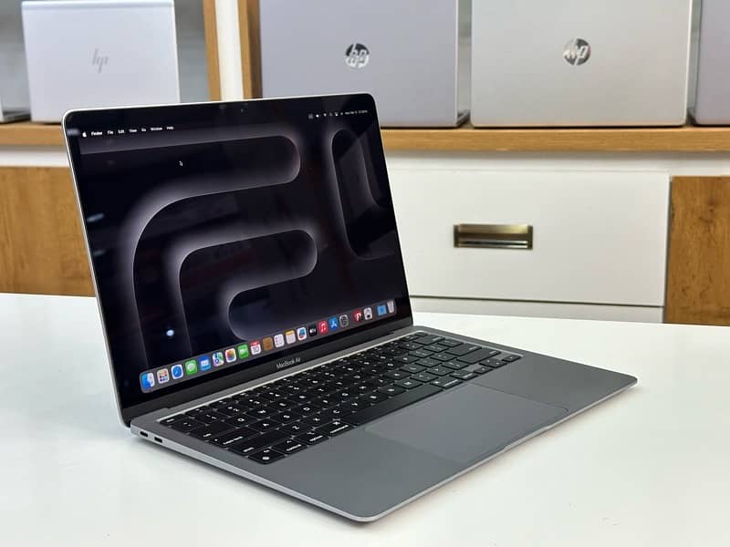 MACBOOK AIR M1 ( M1 CHIP ) 8 GB RAM / 256 GB SSD 8