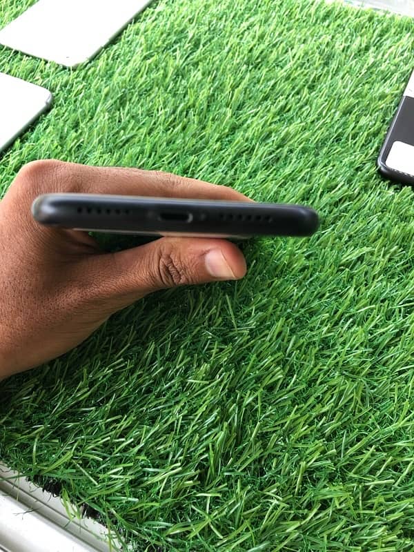 iPhone XR 64gb factory unlock non pta 2