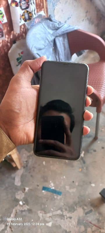 I phone 11pro max 64gb Factory unlock 2