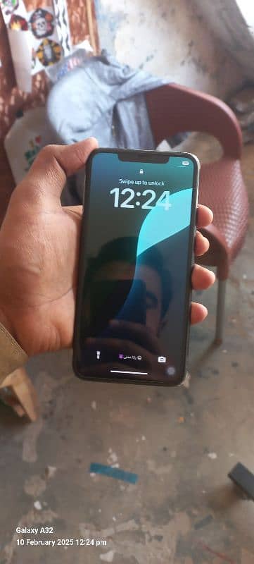 I phone 11pro max 64gb Factory unlock 3