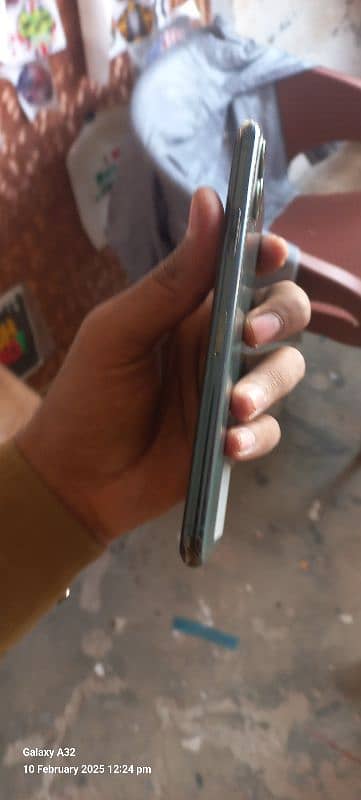 I phone 11pro max 64gb Factory unlock 4