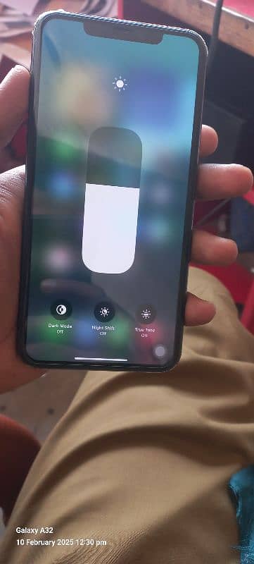 I phone 11pro max 64gb Factory unlock 6