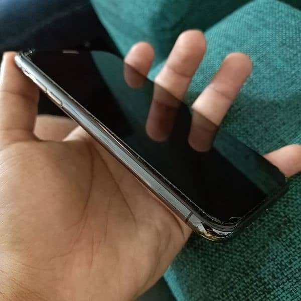 Apple iPhone Xs Black JV Non PTA 4