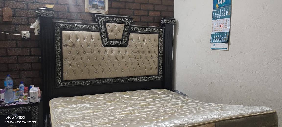 bedset/bed with matress/dressing table/side table/iron sofa/dewan 0