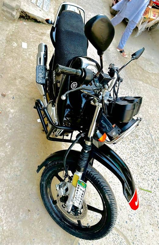 Yamaha YBR 125 (2016) 1