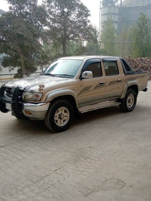 Toyota hilux 1