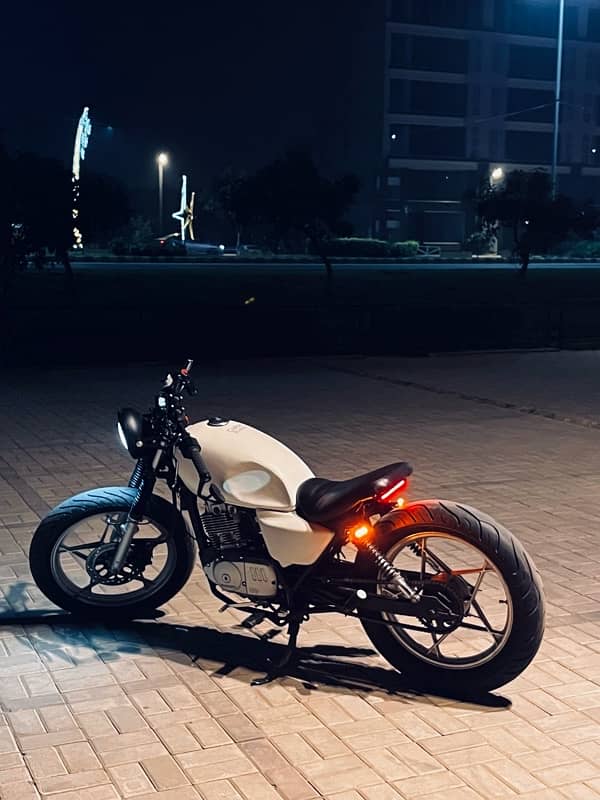 Suzuki GS 150 SE (2021) MODEL | Suzuki in Bikes | GS 150 bobber 4