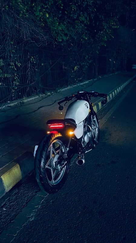 Suzuki GS 150 SE (2021) MODEL | Suzuki in Bikes | GS 150 bobber 10