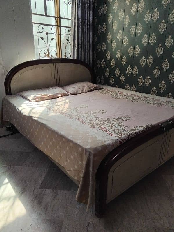 Double bed with dressing and side tables 0