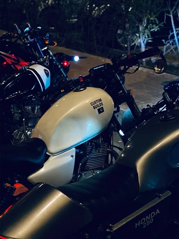 Suzuki GS 150 SE (2021) MODEL | Suzuki in Bikes | GS 150 bobber 13