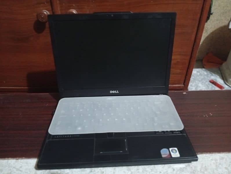 4 GB rame . 2.4 gh proseseor. 200 GB hrd drive virles mouse keyboard 8