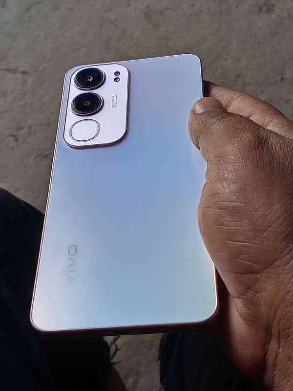 vivo y19s 10/10 condition just  2 month used 6