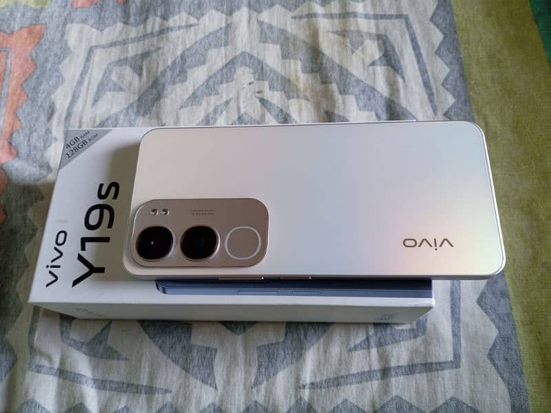 vivo y19s 10/10 condition just  2 month used 10