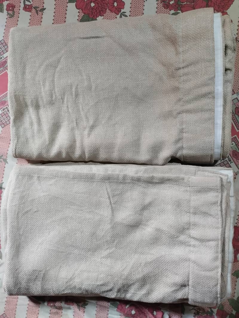 curtains ( parde ) 0
