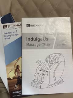 JC BUCKMAN PREMIUM MASSAGE CHAIR