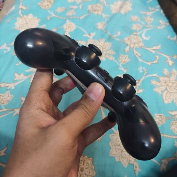 Original PS4 DualShock 4 Controllers 3