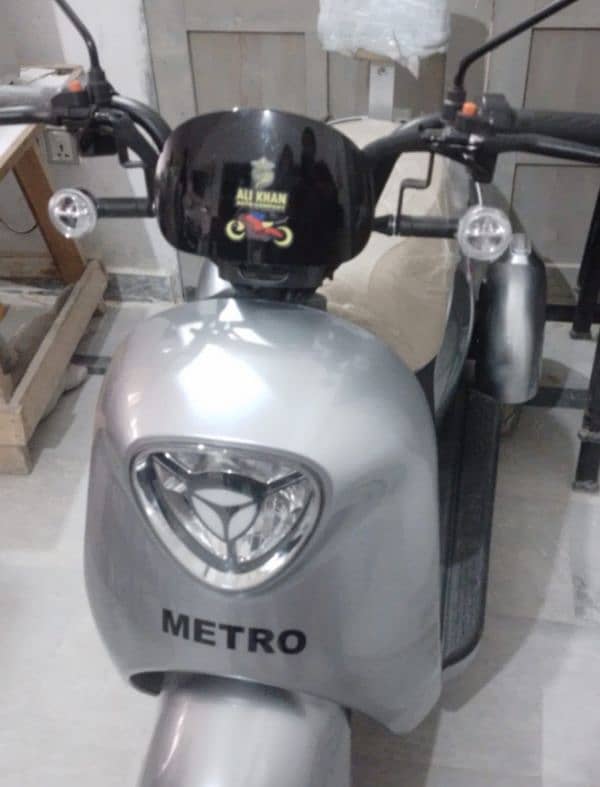 METRO A7 3 wheel Electric scooty contact  number 03314214454 2