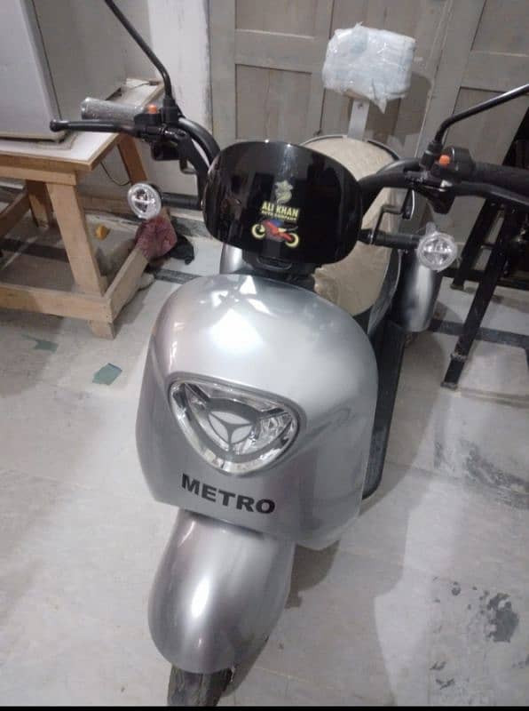 METRO A7 3 wheel Electric scooty contact  number 03314214454 4