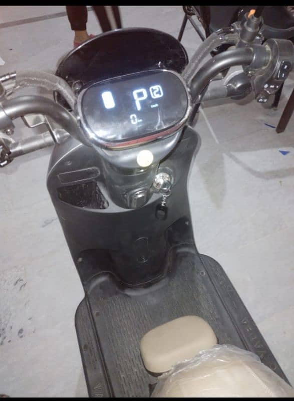 METRO A7 3 wheel Electric scooty contact  number 03314214454 5