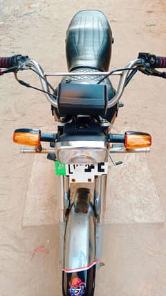 urgent sale Honda CD70 all ok koi Kam NAHI hai bas buy karo or use