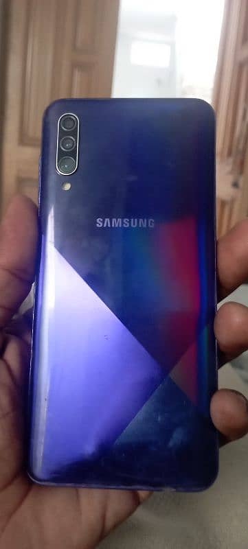 Samsung a3 pta dual sim 5k say kam nai ho ga 4