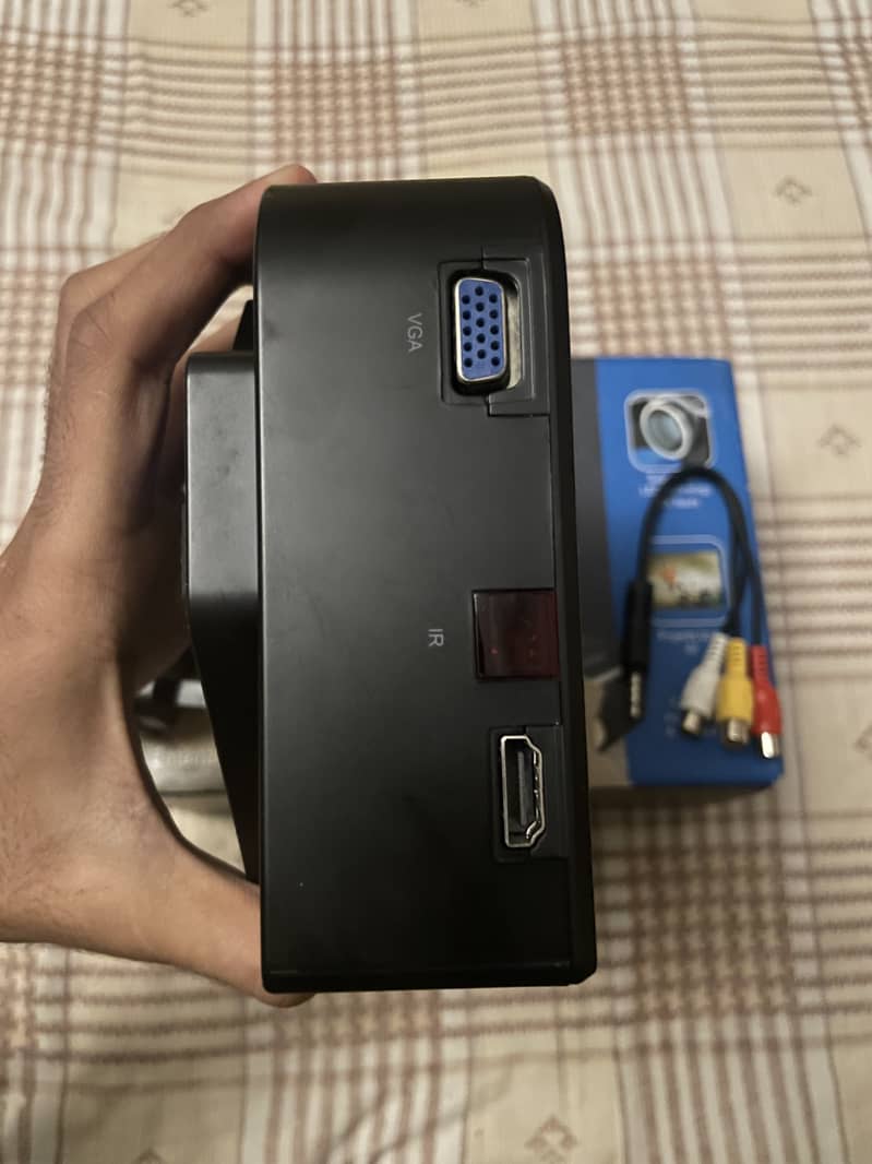 LED Portable Projector in 9/10 Condition 3