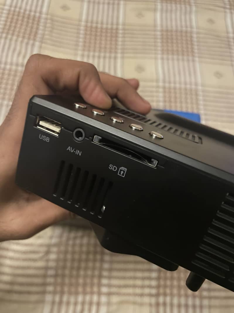 LED Portable Projector in 9/10 Condition 4