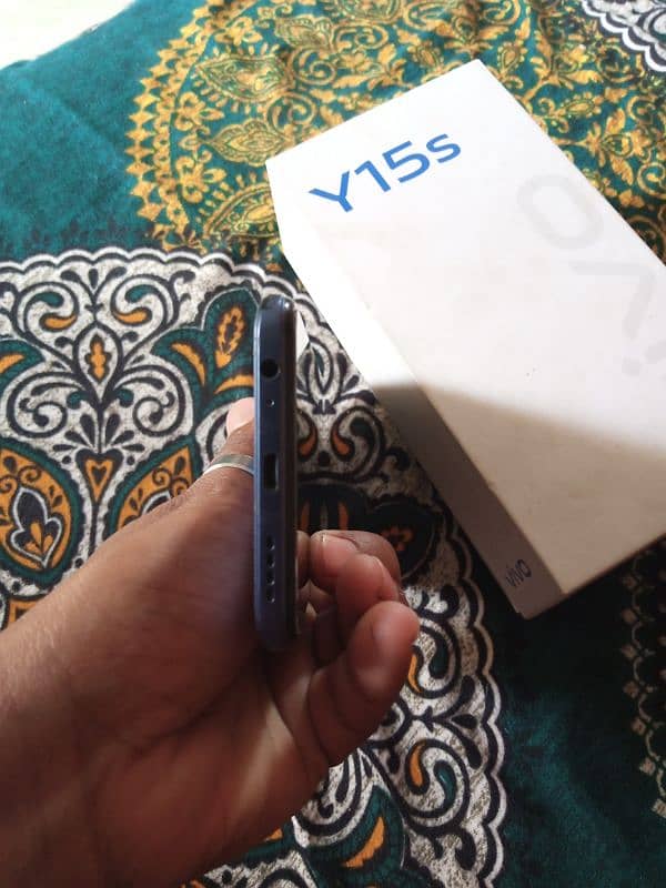 Vivo Y15s 4