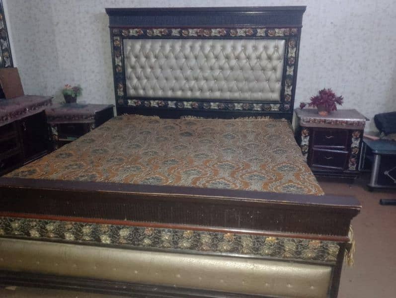 king size bed with side tables and dressing 4