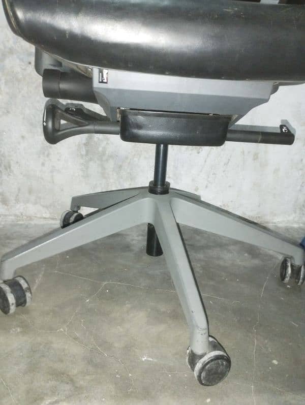 ergonomic chair 1