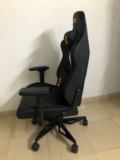 Boost Throne Gaming Chair / Office chair