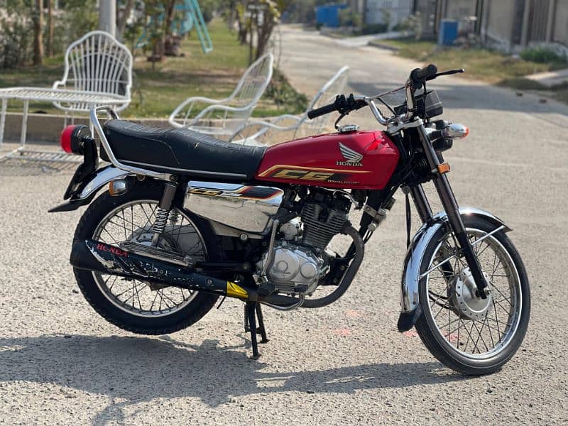 Honda cg125 special edition red colour 1