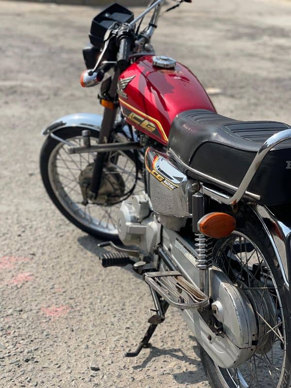 Honda cg125 special edition red colour 6