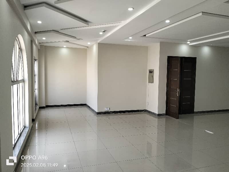 08 MARLA OFFICE 2ND FLOOR WITH ELEVATOR EXCELLENT LOCATION 8