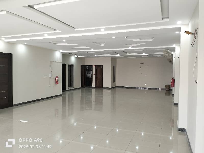 08 MARLA OFFICE 2ND FLOOR WITH ELEVATOR EXCELLENT LOCATION 24