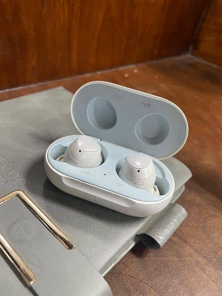 Original Samsung Galaxy buds white with box tuned by AKG 1