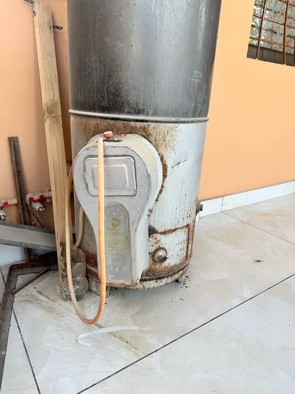 Used Geyser - Working Condition 3