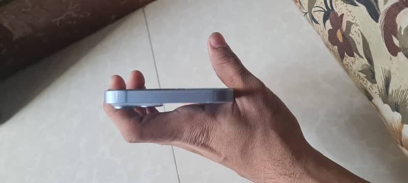 iPhone 14 Plus blue 4