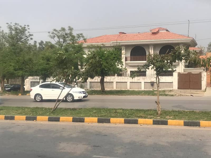 Corner Bungalow For Sale In F-10, Islamabad. 1111 sq yards 2