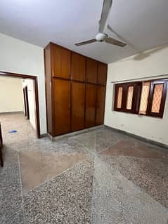 Portion for rent location Jan calony 2bed tv lounge darwing room dayning room kithen 3bath Pani bijli gass sab available car porch sepce available