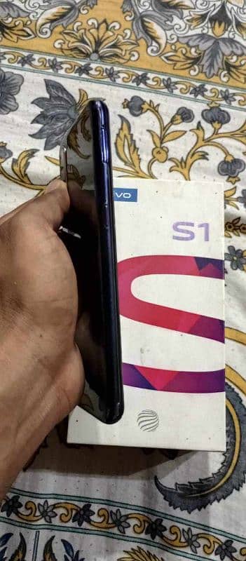 vivo s1 4\128 location ننکانہ صاحب with box charger 0301=4956=245 3