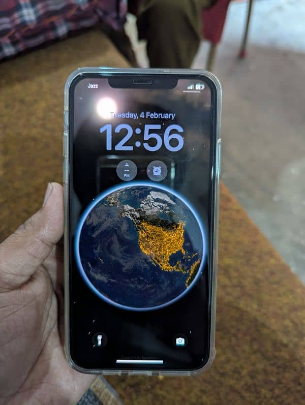 Iphone 11 pro max256, Non pta 4 month sim working, water pack 0