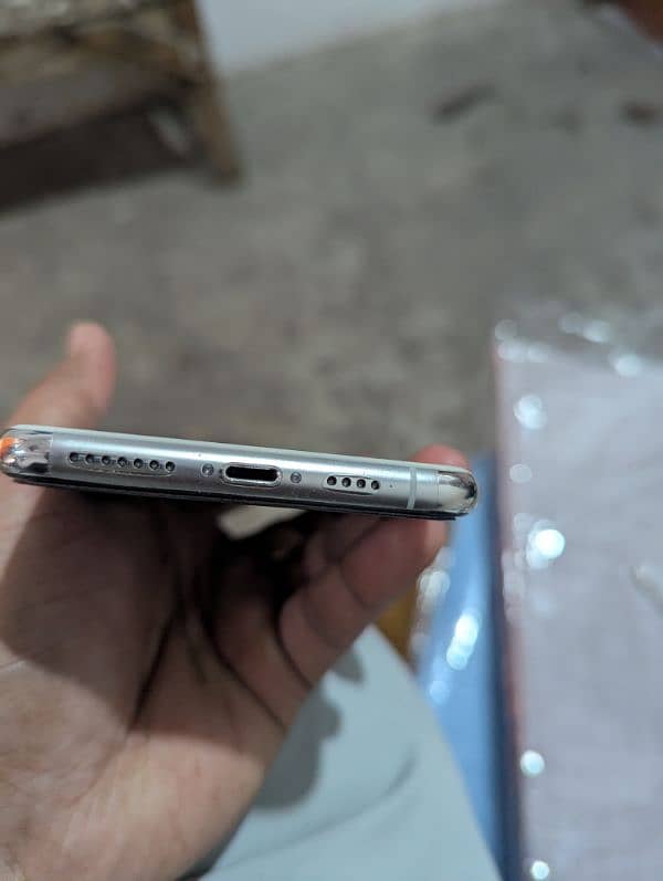 Iphone 11 pro max256, Non pta 4 month sim working, water pack 3